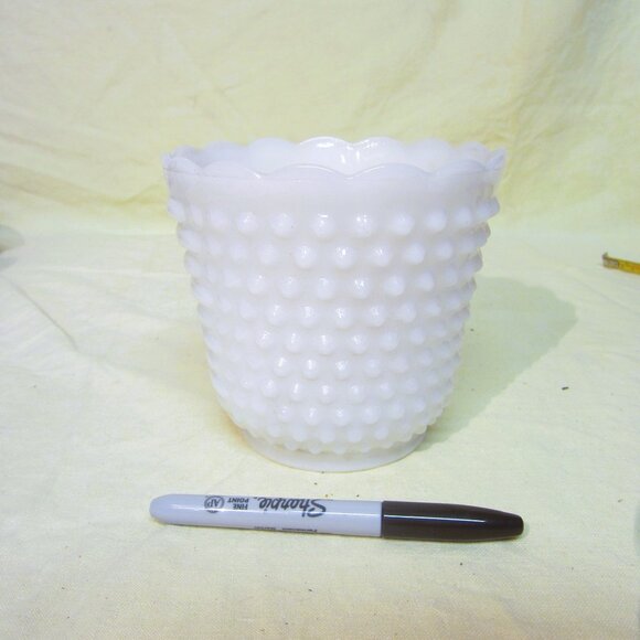 VTG MILK GLASS HOBNAIL VASE OR JAR W/SCALLOPED EDGE - Picture 1 of 6